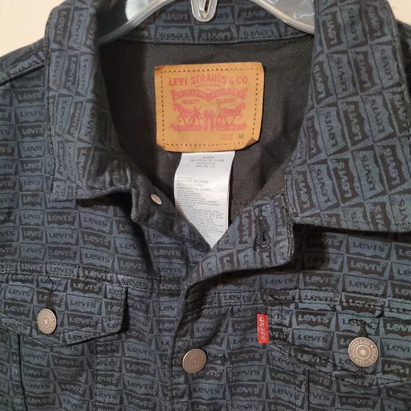 Levi's All Over Logo Print Denim Jacket Blue Black Y2K Streetwear Medium NWT - Picture 2 of 4